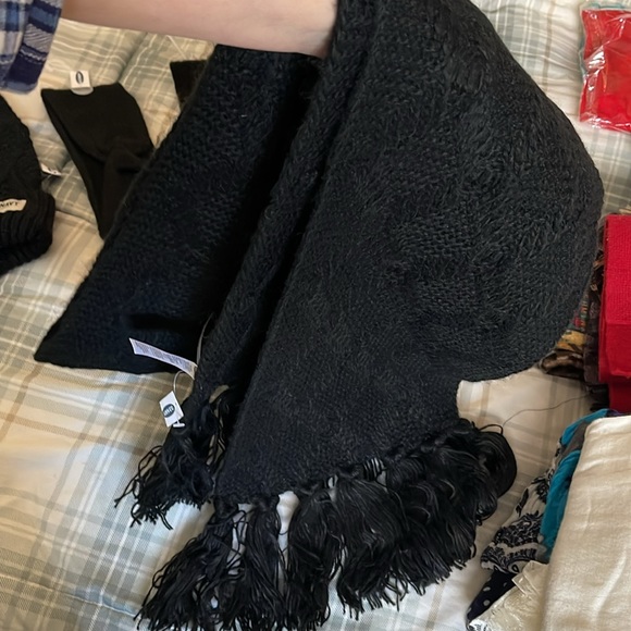 Brand new Old Navy four piece set! New with tags scarf/hat/headband/gloves - Picture 6 of 6